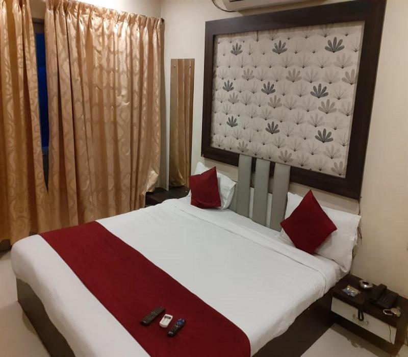 Hotel White House Pune Exterior photo