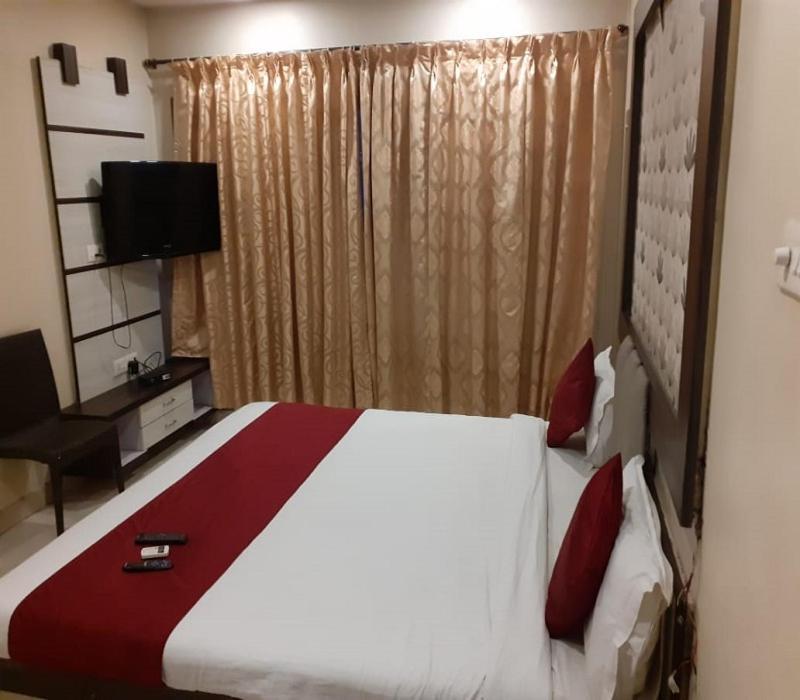 Hotel White House Pune Exterior photo
